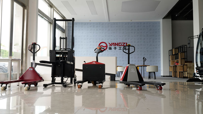 使用電動(dòng)叉車(chē)促進(jìn)環(huán)境可持續(xù)性