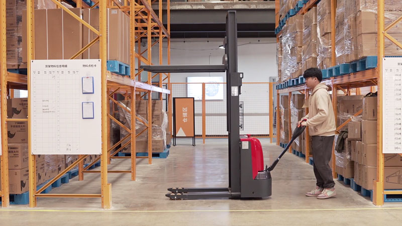 為什么電動(dòng)叉車(chē)是室內(nèi)應(yīng)用的最佳選擇