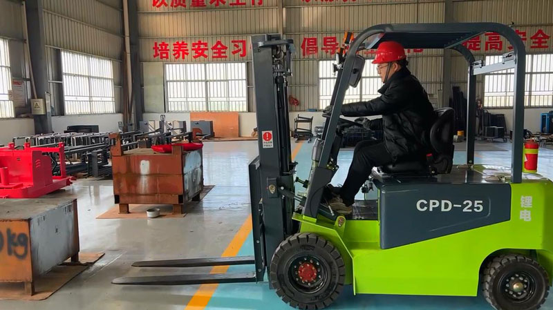 燃?xì)馀c電動(dòng)叉車：我應(yīng)該選擇哪個(gè)